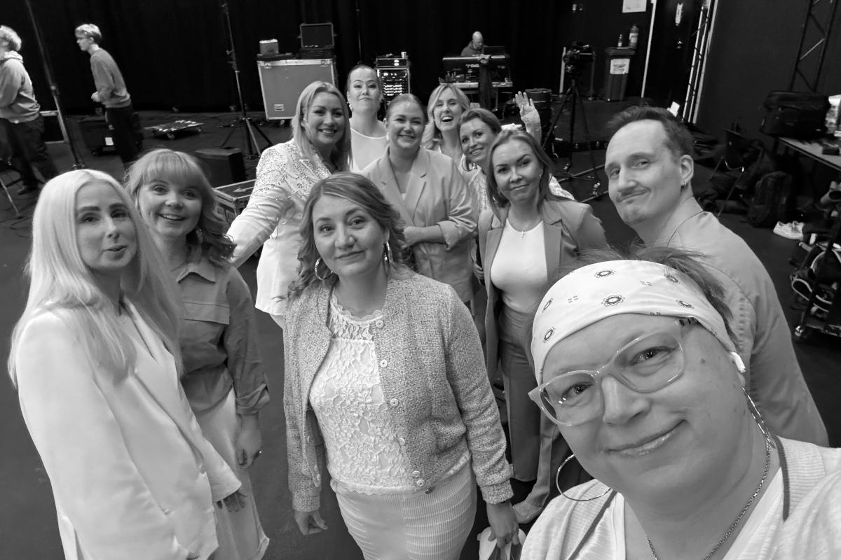 Read more about the article Glow 2026 -artistien yhteisbiisi Majesty